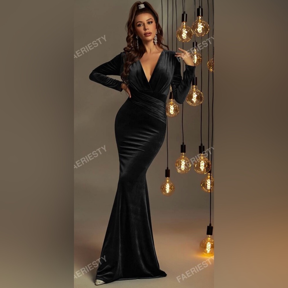 Faeriesty Surplice Neck Mermaid Hem Velvet Formal Dress